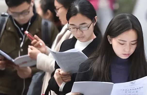 公务员政审或增加新要求，3类考生失去报名资格，学历再高也白搭插图7